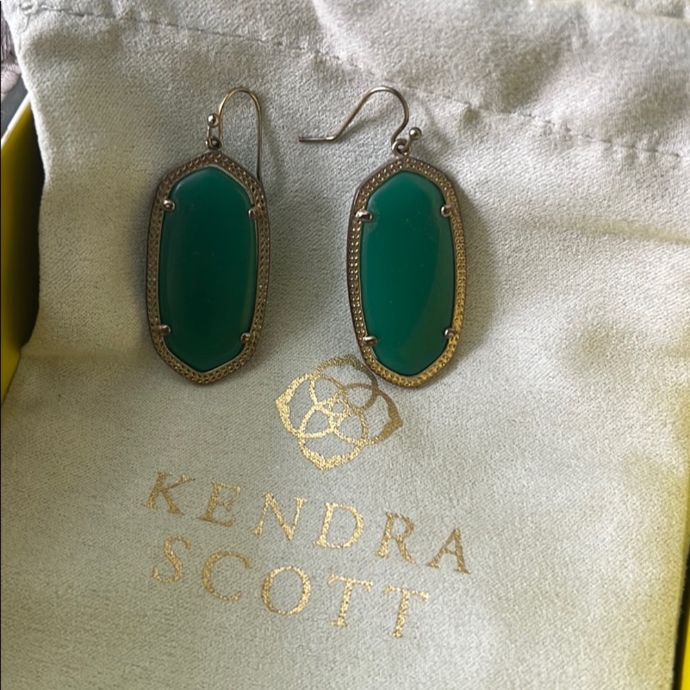 Kendra Scott emerald Elle gold drop earrings